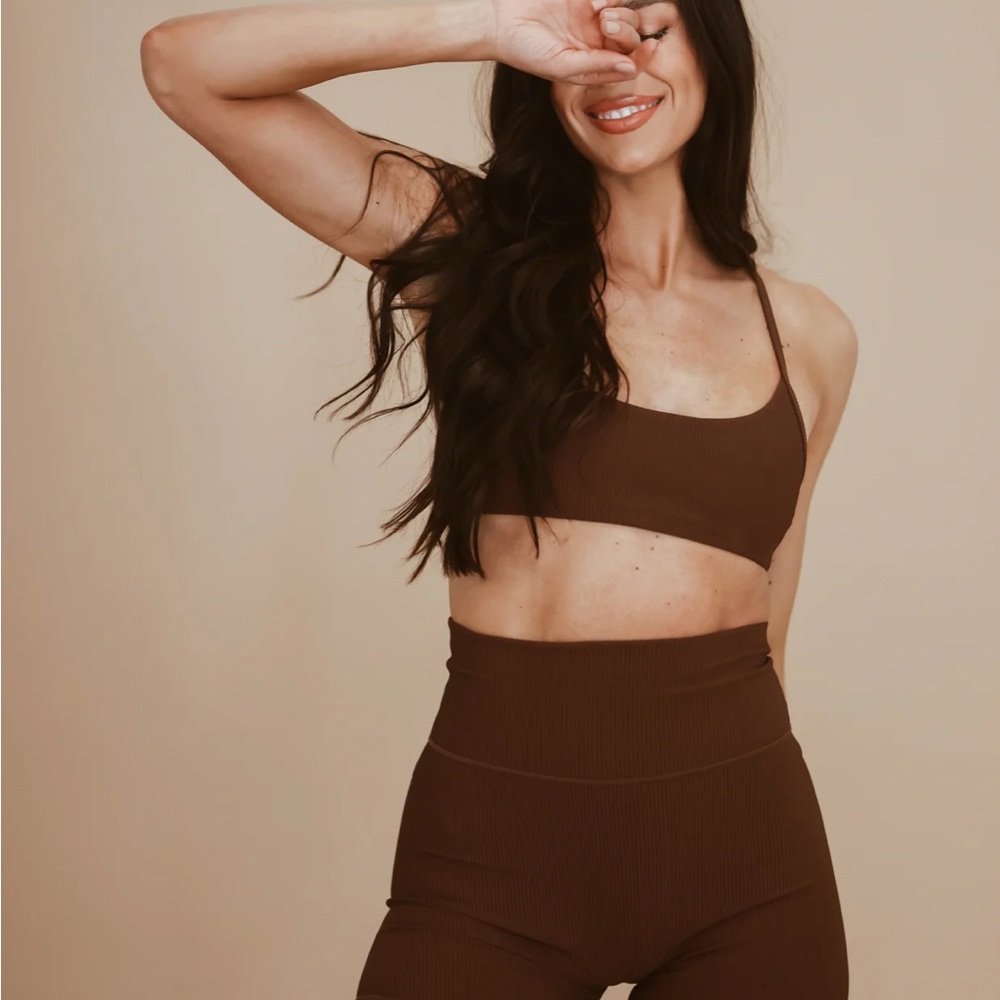 Cara Loren Active NFS RIBBED BIKER SHORT & BRA- POTTING SOIL
